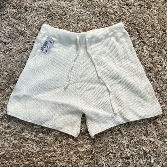 White knit shorts - Picture 3 of 4
